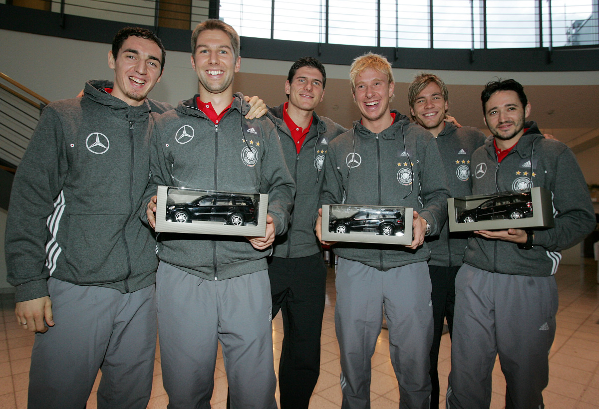 hanover - november 15 : mike hanke ( 3rd r ) , mario gomez ( 3rd