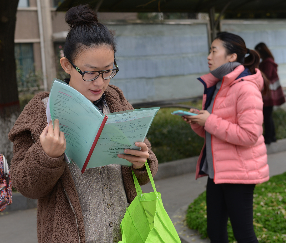 郑州轻工业学校专业招生计划：招生人数及报考指南