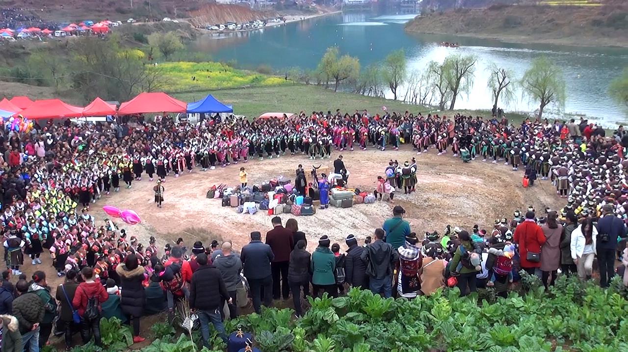 实拍:贵州卡乌苗族铜鼓舞,很热闹
