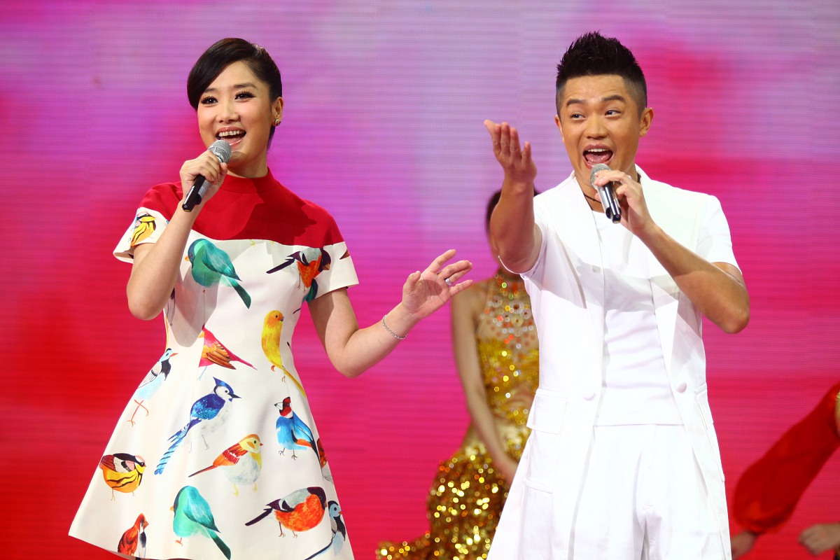凤凰传奇歌曲串联故事：从干旱到希望的音乐旅程