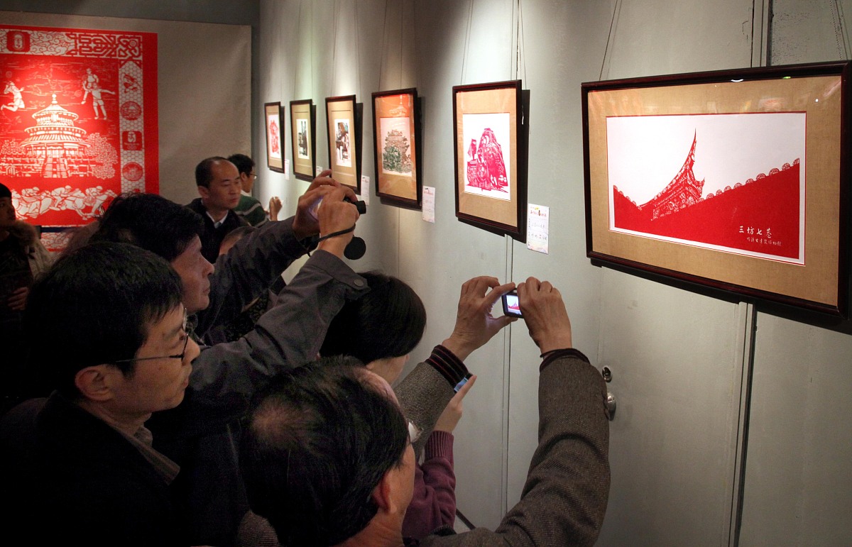 2010年11月28日,福州,"中国福州•海峡文人剪纸邀请展"在福建省