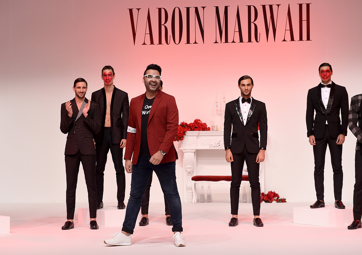 当地时间2017年3月24日,迪拜,2017秋冬迪拜时装周:varoin marwah 品牌
