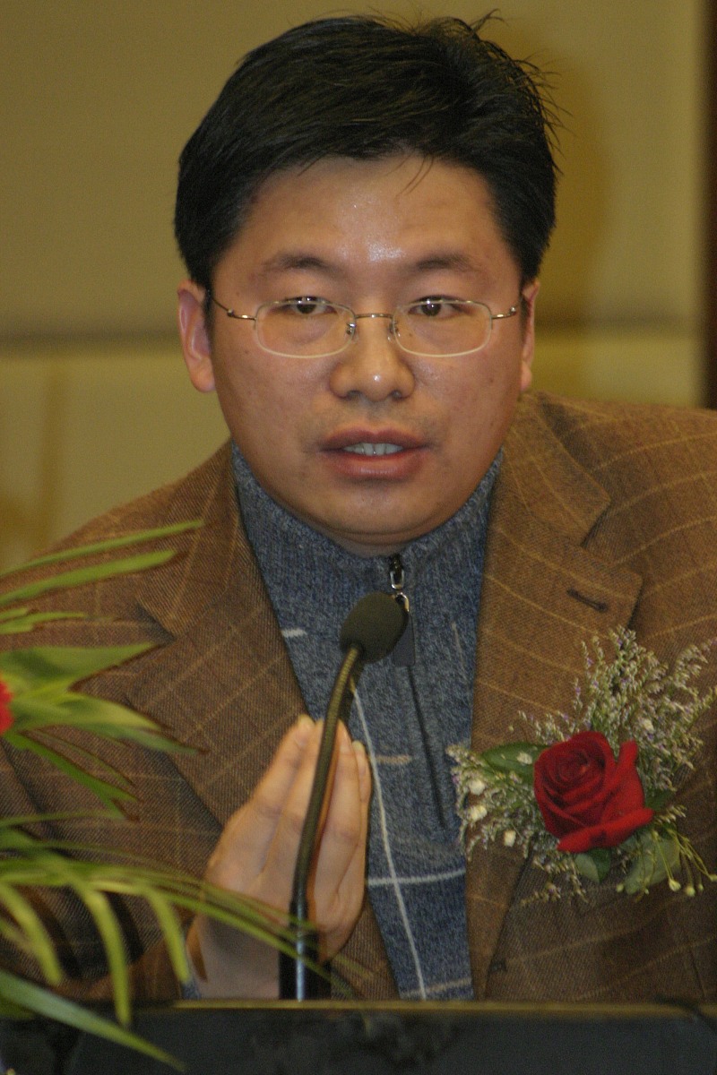 2003年湖南二中校长是谁？陈少勇先生的贡献与成就