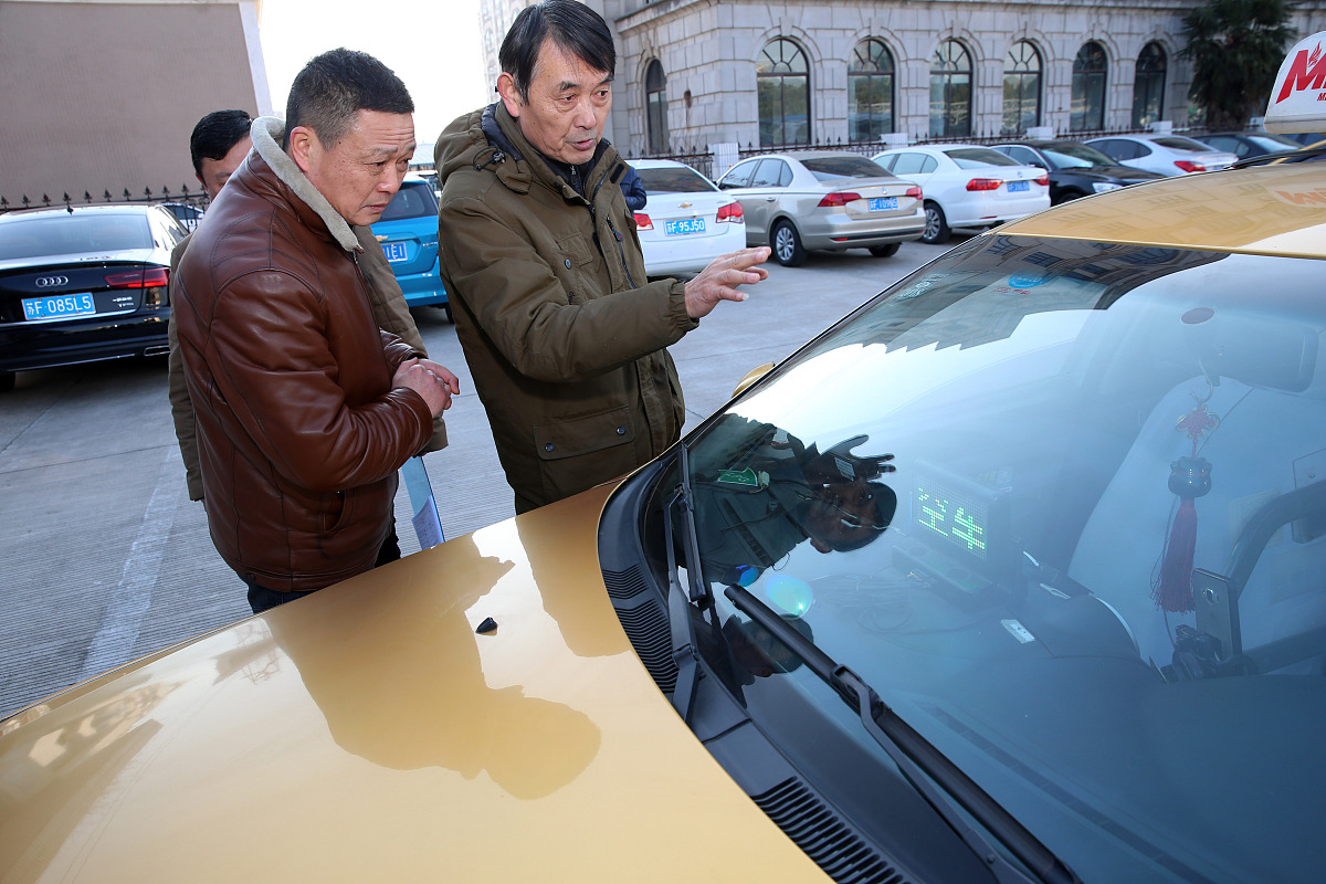 坐高铁到丹江大观怎么坐车帮我用180字详细描述