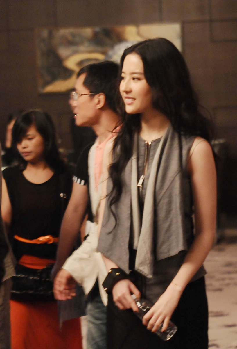 刘亦菲自曝上学时无人追求？网友：难以置信！