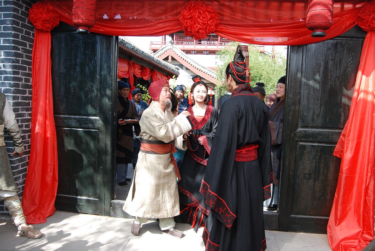 2009年10月22日,横店,大型古装神话剧《嫦娥》在横店影视基地举行了开