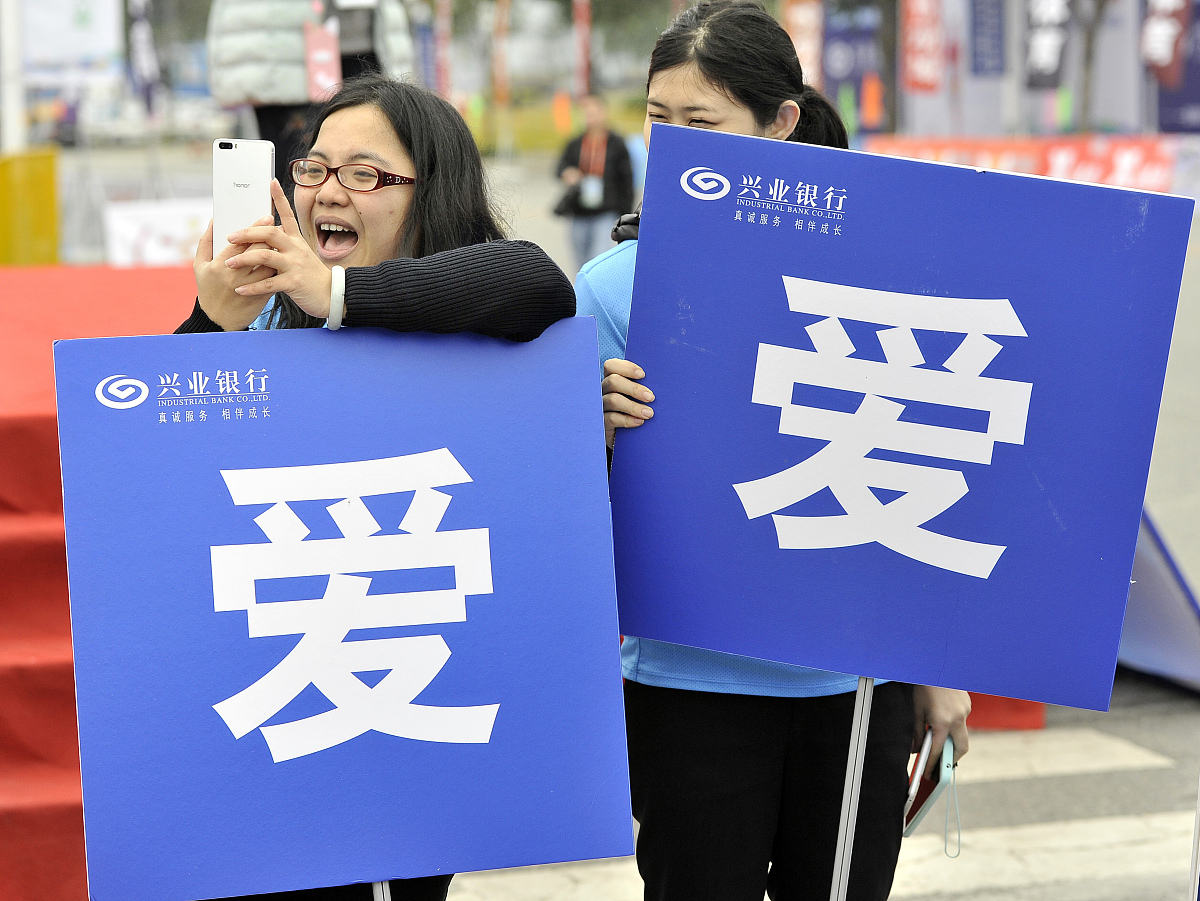 长跑加油稿：致无坚不摧的强者！