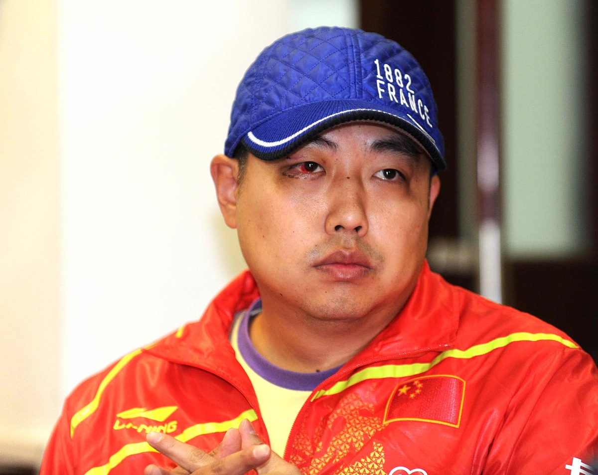 列出三位乒乓球馆的管理团队成员组织架构及团队能力的优势和劣势团队成员之间如何分工与互补各成员与经营项目有关的教育与工作背景重点介绍团队负责人背景、经历、经验、业务专长以及在技术、管理成就