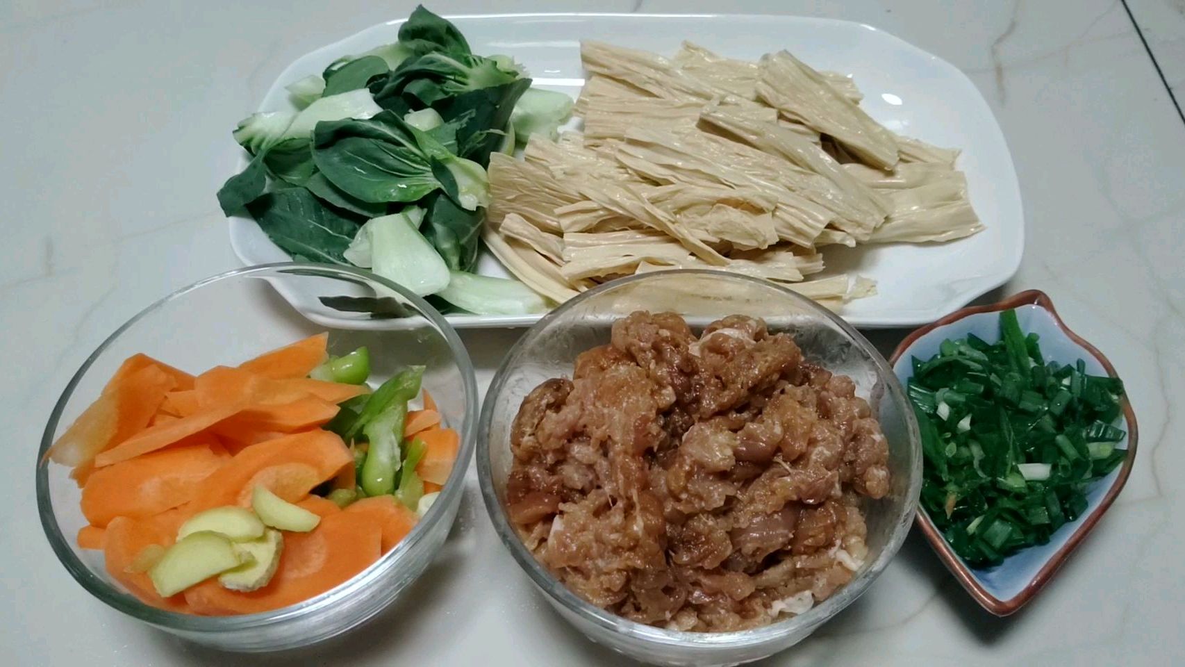 清炒胡萝卜腐竹,美味下饭,小朋友超喜欢