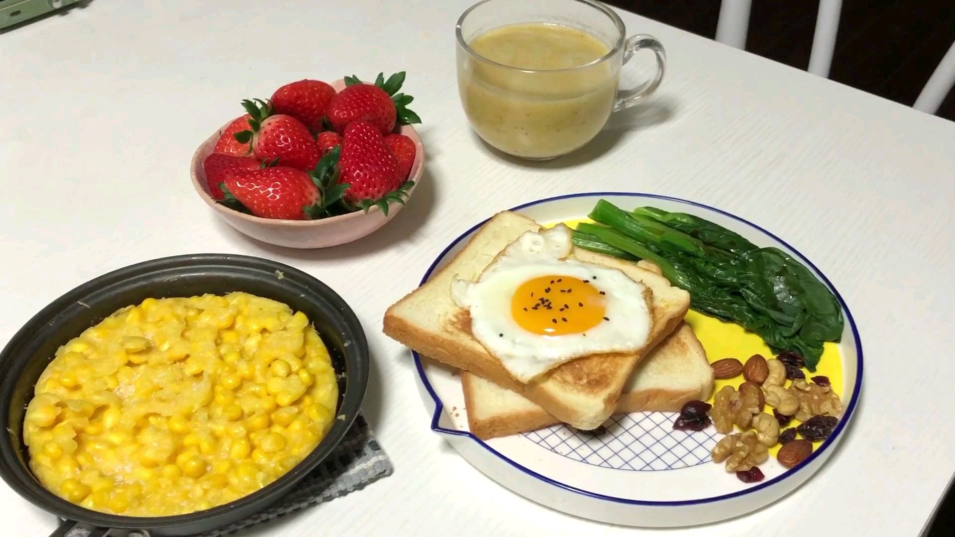 今儿早餐是香甜酥脆的黄金玉米烙,10分钟搞定!