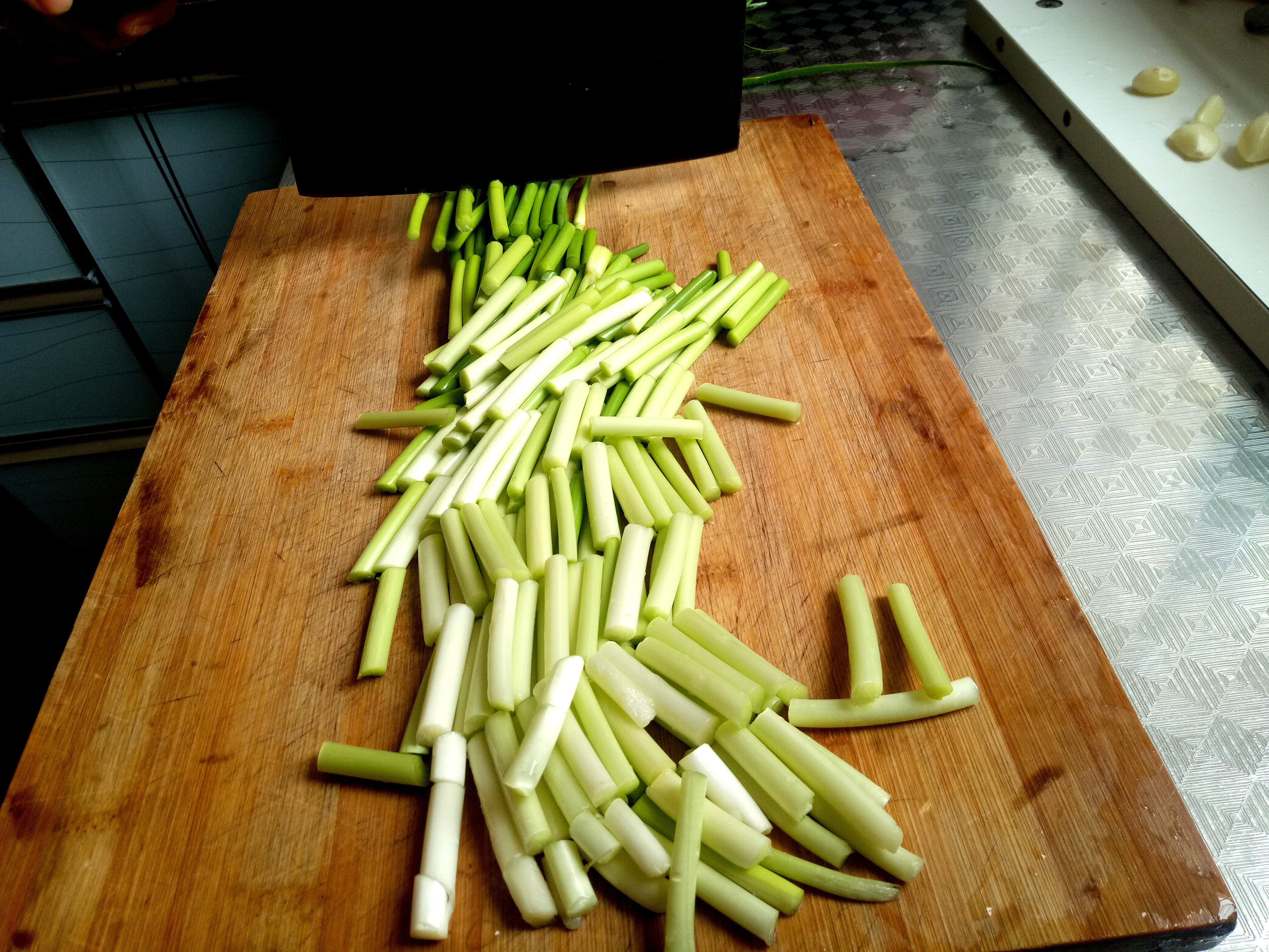 春天要多吃蒜苔,学会这个做法,天天吃不腻,解馋下饭有营养