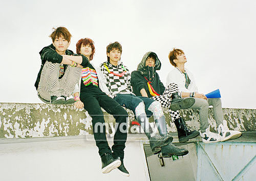 写一首表达伤感或者类似情绪的中文摇滚歌曲歌曲表达的主题为冒险歌词结构为Chorus1、Chorus2并确保Chorus1、Chorus2歌词不重复每段歌词结尾使用中文neye类似发音的韵脚押韵歌曲主题、歌曲名、歌词与上一次创作有差别