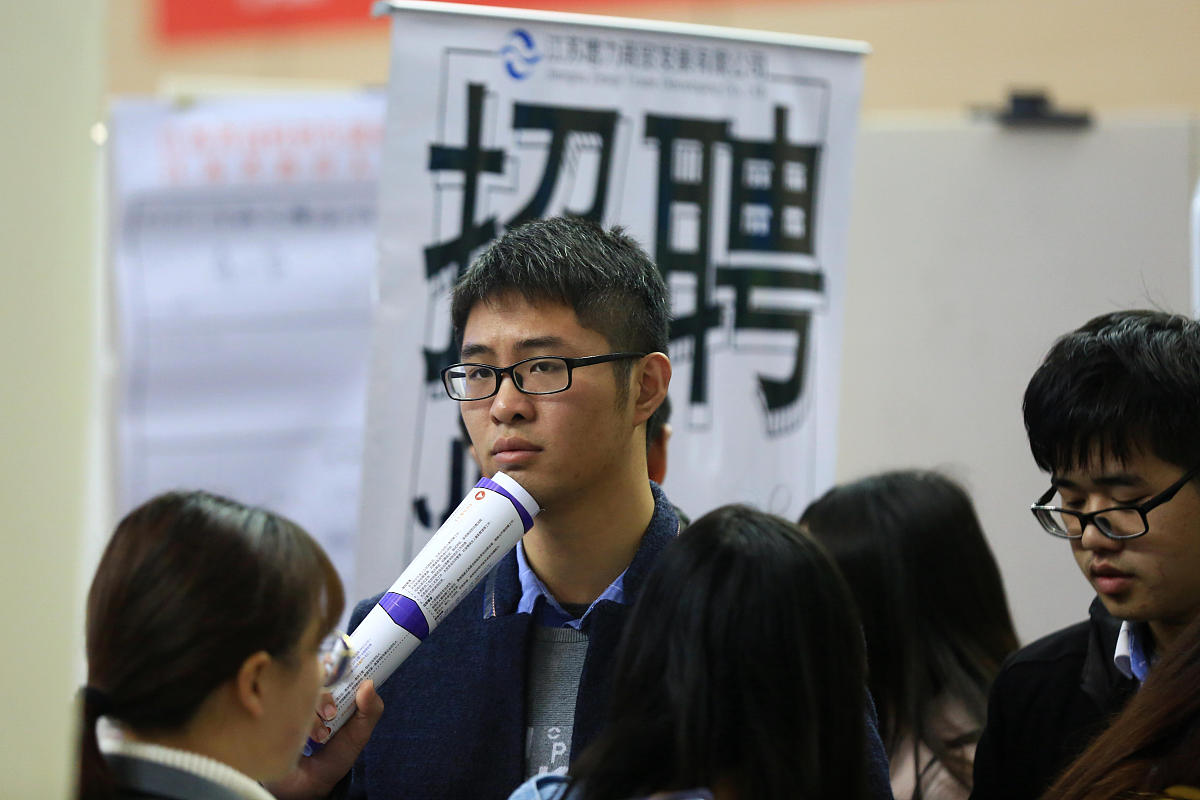 昆明财经管理专修学校专业设置：商务管理、财务会计、市场营销等