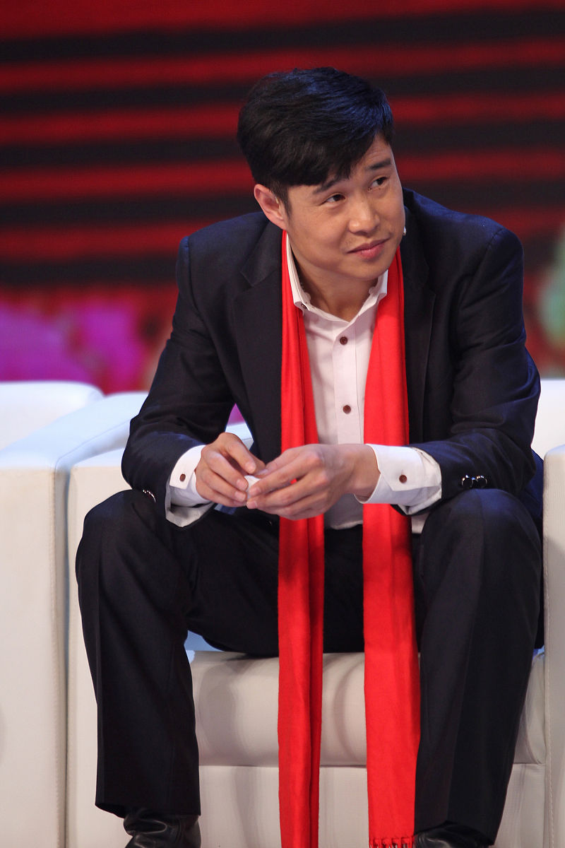 写一首表达爱情情绪的中文乡村歌曲歌曲表达的主题为反抗歌词结构为verse1、verse2、Pre-Chorus1、chorus1、chorus2、verse3、verse4、chorus3、Bridge1、chorus4并确保chorus1、chorus2、chorus3、chorus4、verse5、Pre-Chorus2、chorus5、Bridge2、歌词不重复每段歌词结尾使用中文owo类似