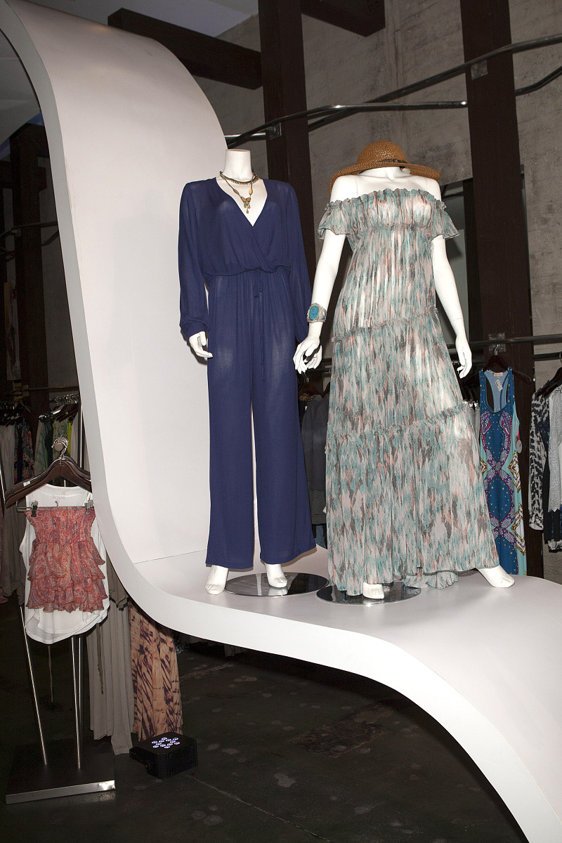 取一些轻奢女装的中文品牌名字要20个