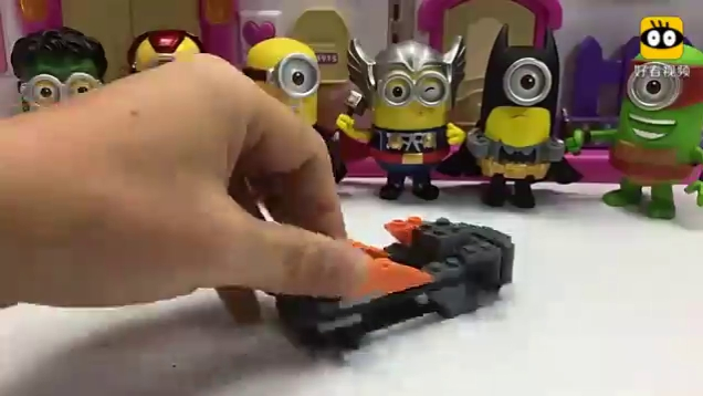 超级英雄小黄人拼装乐高积木之电钻战车玩具