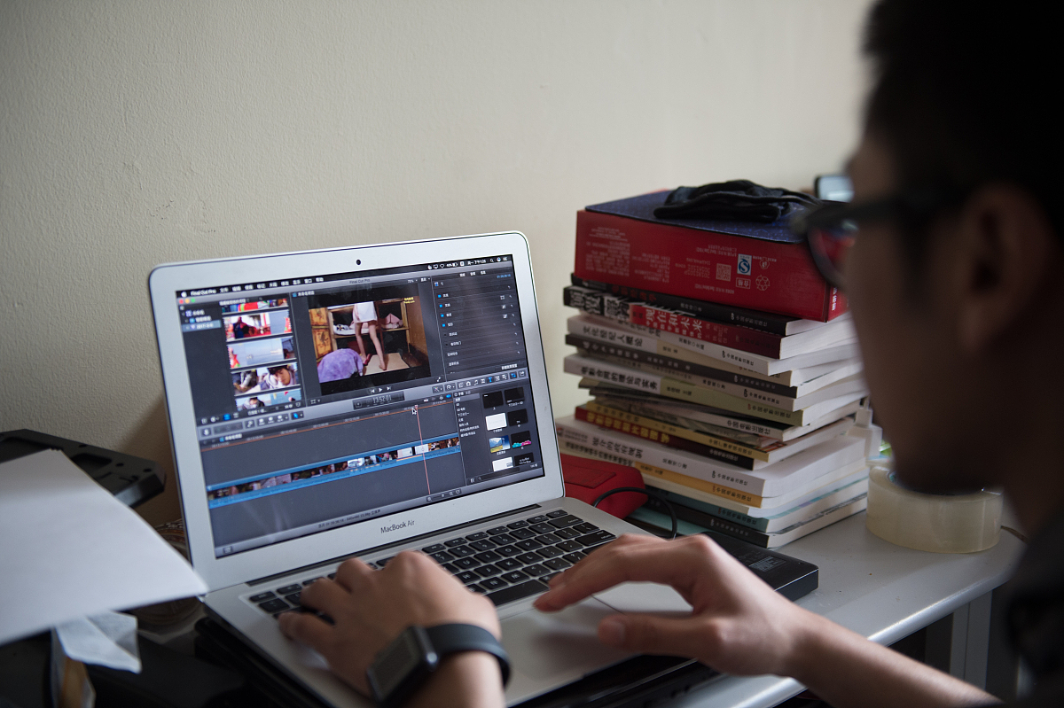 拟一个给学生的通知周四晚上七点来参加螃蟹王国公司关于短视频制作视频后期的培训