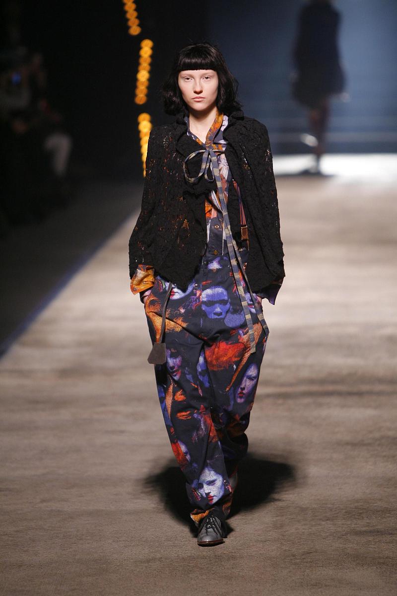 2010年3月4日讯,巴黎,2010巴黎时装周(秋冬).vivienne westwood 品牌