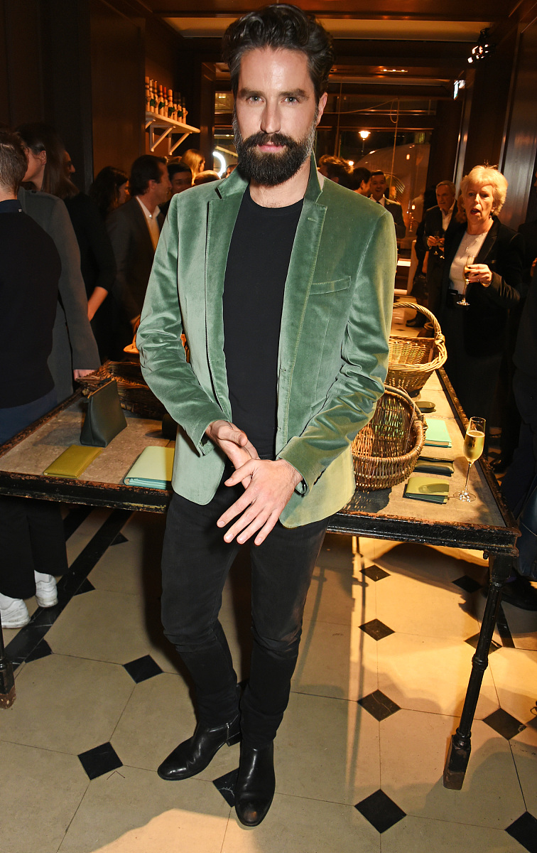 当地时间2016年11月1日,英国伦敦,"thomas burberry的故事"活动.***_*
