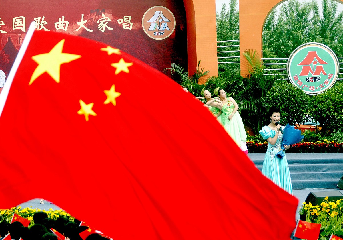 2009年6月10日,辽宁沈阳,央视《激情广场·爱国歌曲大家唱》走进沈阳.