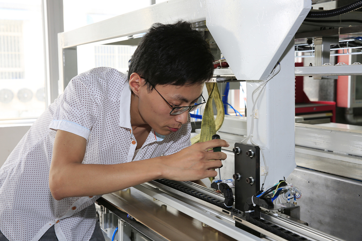 荆州市创业职业中专学校2023年招生简章 - 培养你的创业梦想