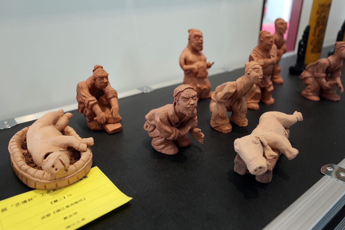 2019年8月15日,南京国际展览中心,盖紫砂,刺绣,玉器,漆器,紅木雕刻,水