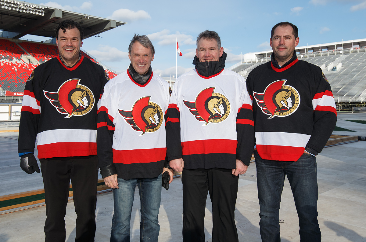 2017年12月8日,加拿大,nhl 100周年经典赛前瞻,赛场搭建工作进行中,球
