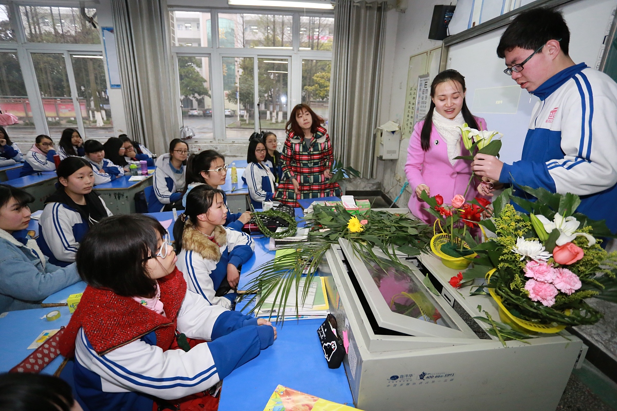 初二转学籍的限制原因及影响 | 300字解答