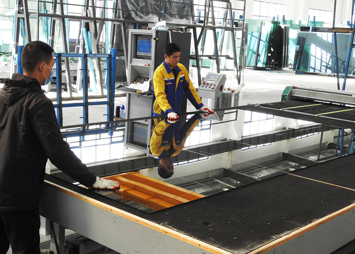 钢化玻璃加工工艺流程：从切割到安装的详细步骤