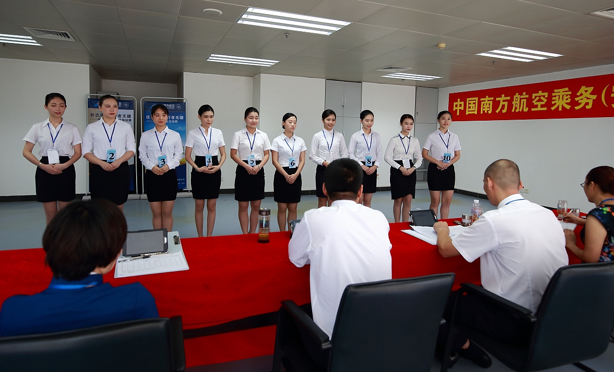 为什么四川省高铁学校有很多外省人选择就读？