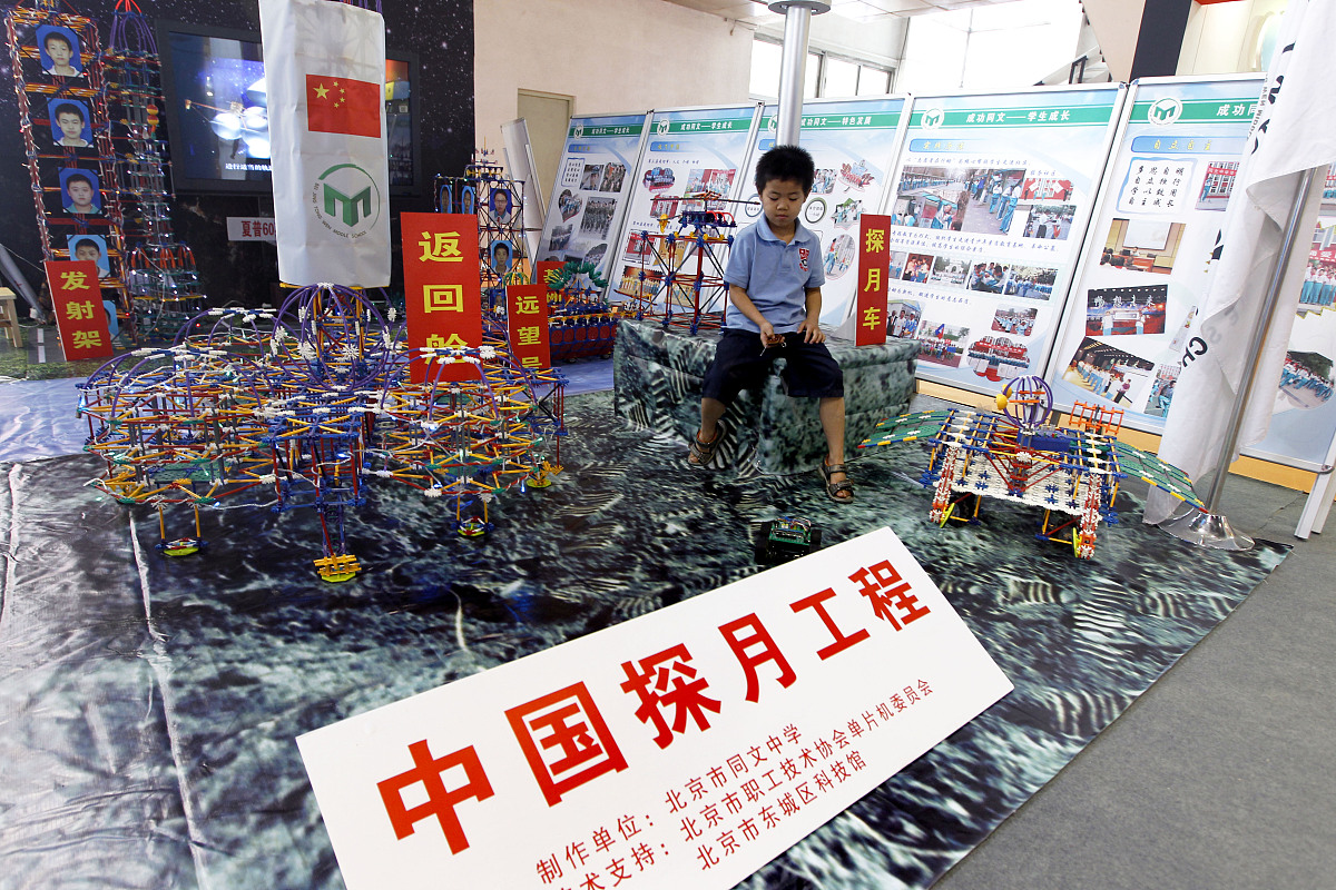 请为论文题目基于蚁群算法的配送车辆路径优化以南宁京东为例列出大纲