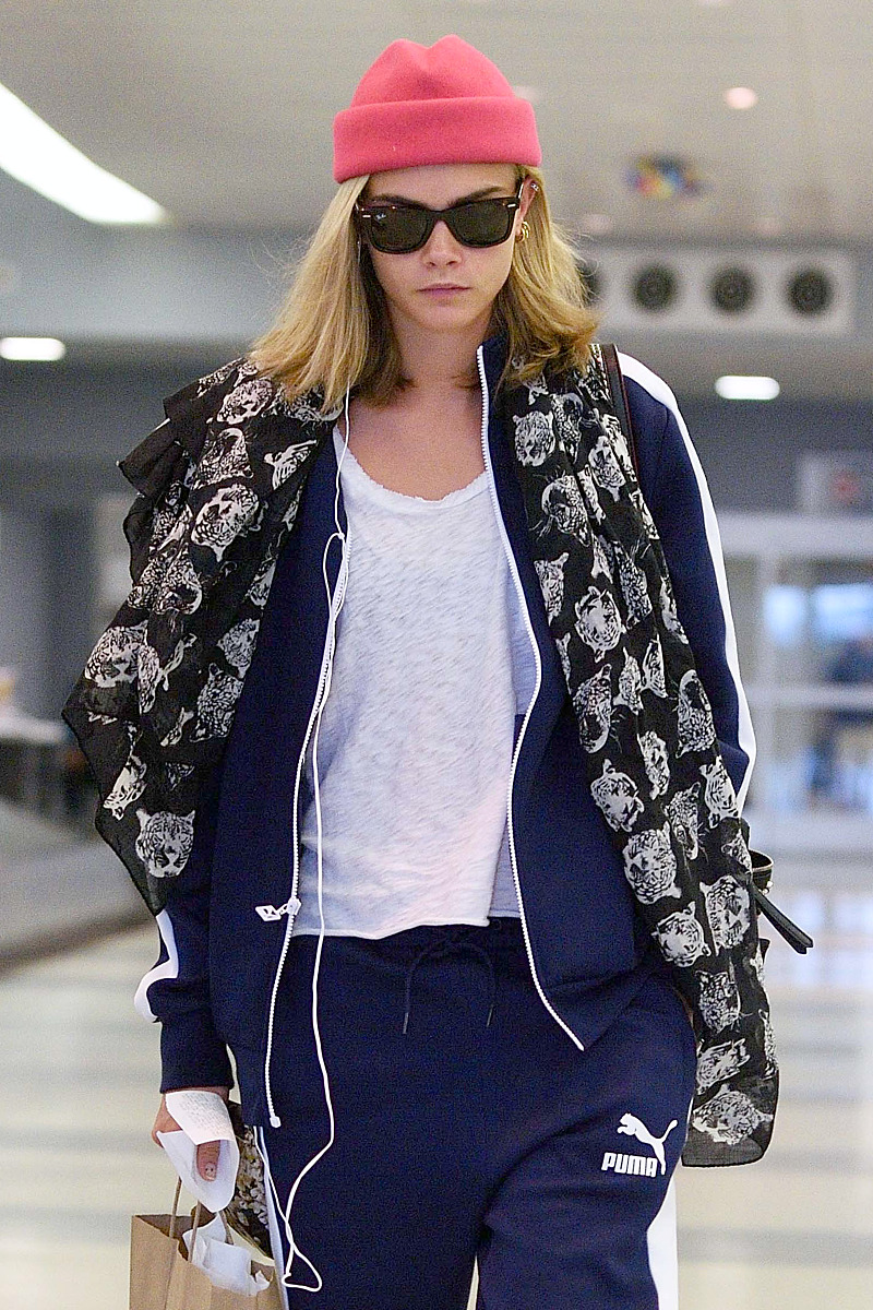 28瓦电器一小时耗电量是多少度？