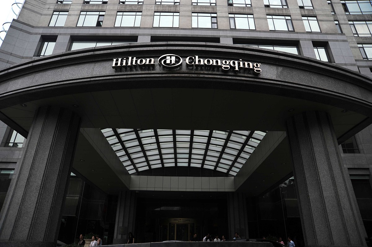 There is a problem as follows Provide recommendations to address this problem with real customer experienceThe Ritz-Carlton Hotel Shanghai Pudongs service weaknesses in terms of communication problems