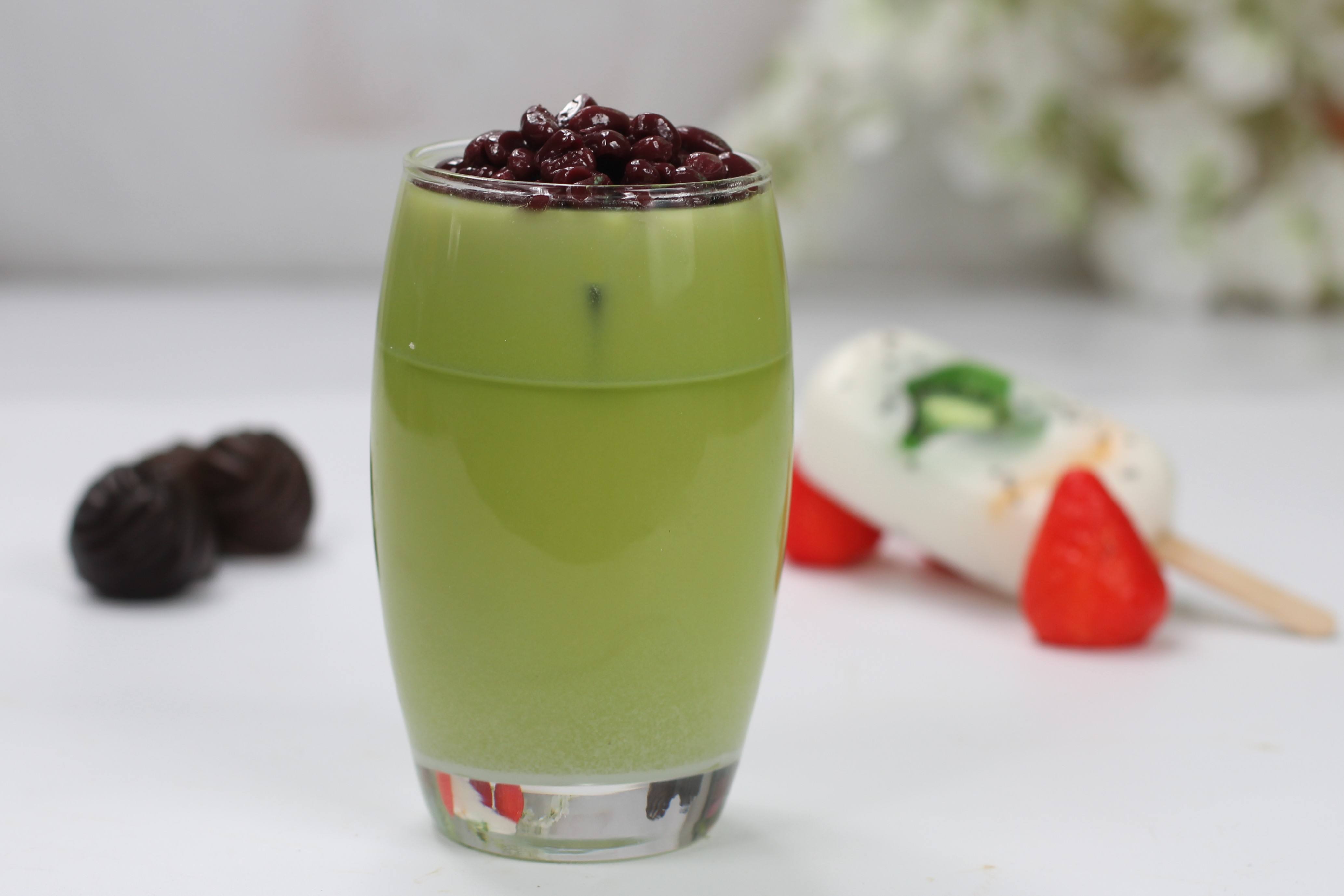 绿豆沙不但是清热解暑的美食,也能解毒消痛,夏季来一杯很惬意