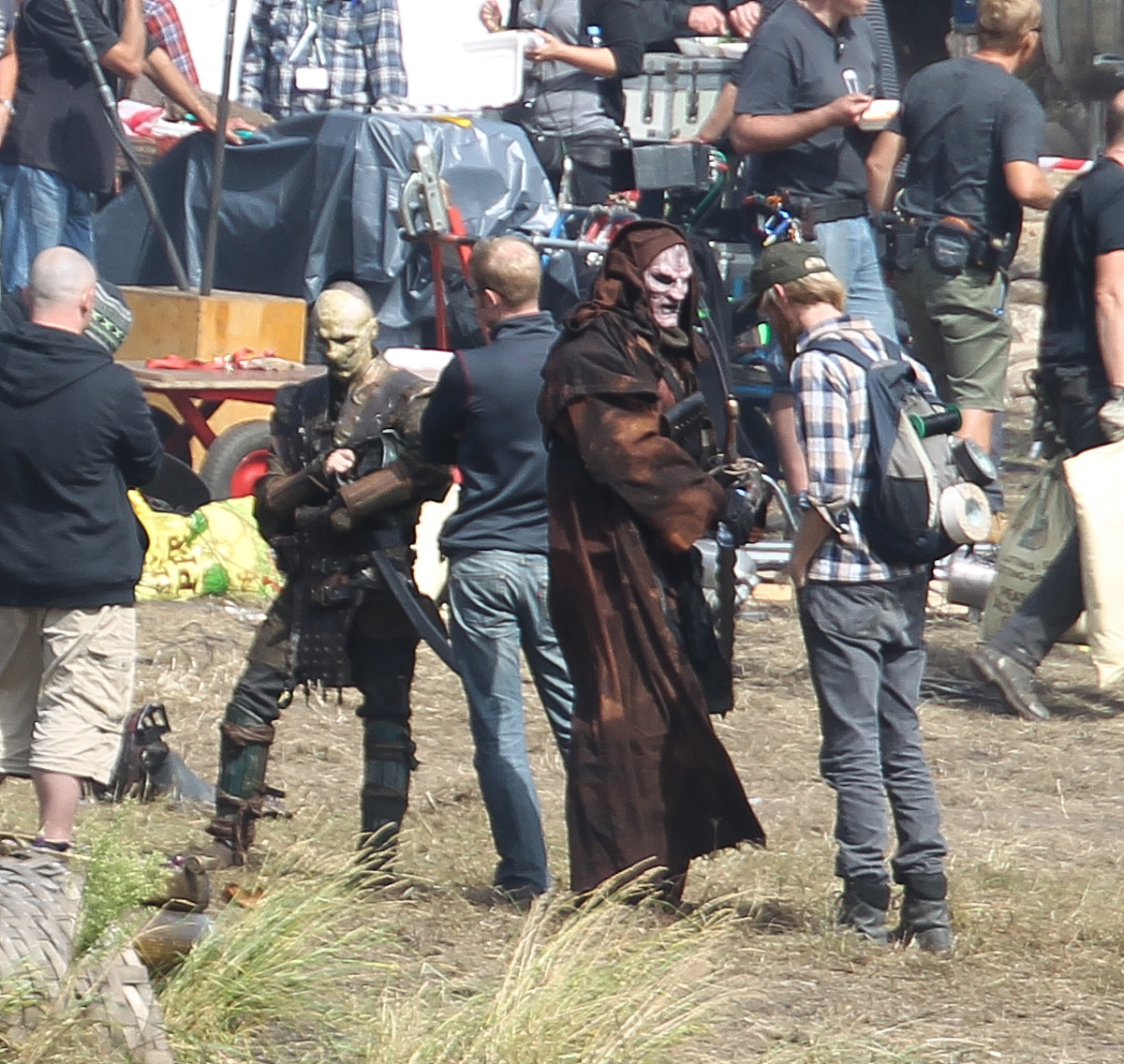 运用所学的影视评论方法 主题意蕴叙事手法给分析为《楚门的世界》撰写一篇影视批评论文。并一个好的题目标题。