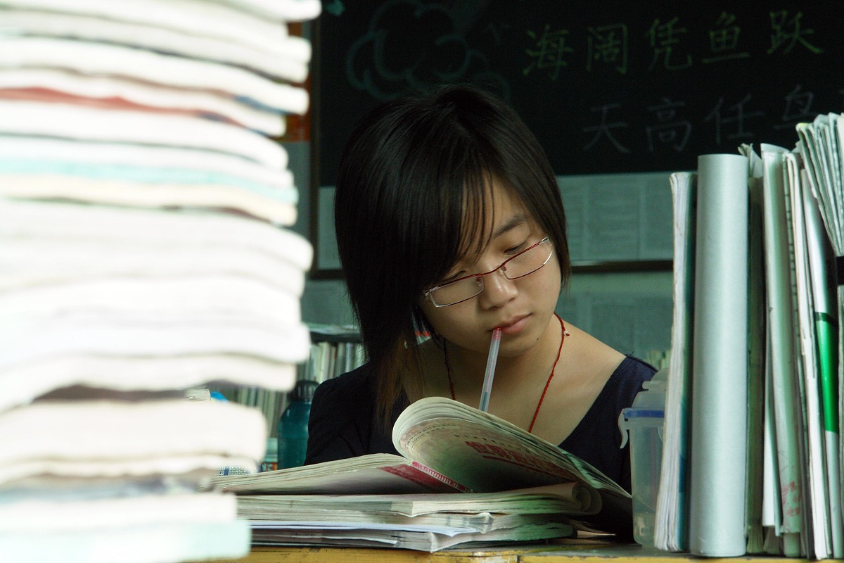 难忘的暑假：海边、夏令营、山区之旅