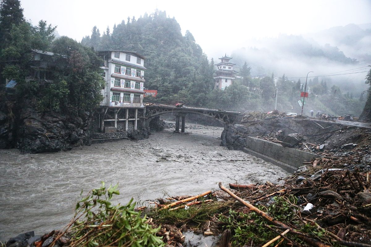 四川省政府官方通报821山洪灾害最新情况引发关注舆论希望加大搜救力度、彻查事故原因