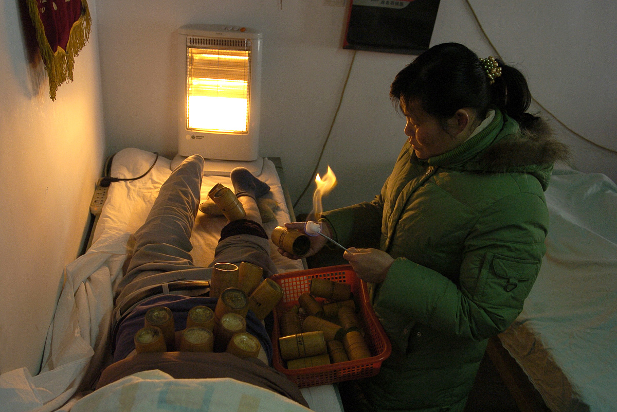 成都卫生学校开展经络病理反应教学，助力学生临床实践