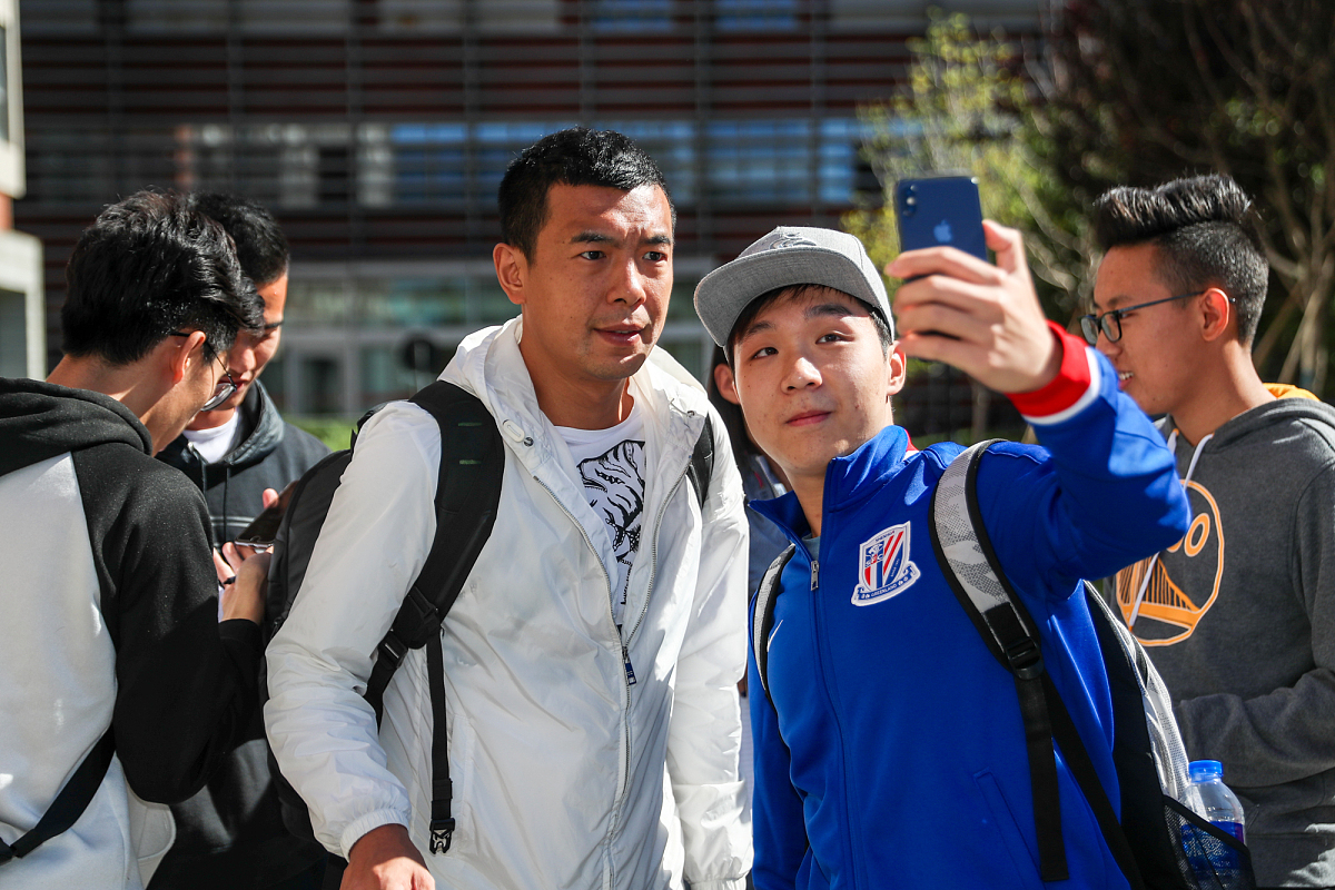 挥别过去，追逐梦想：曹雨尘的艺术之旅