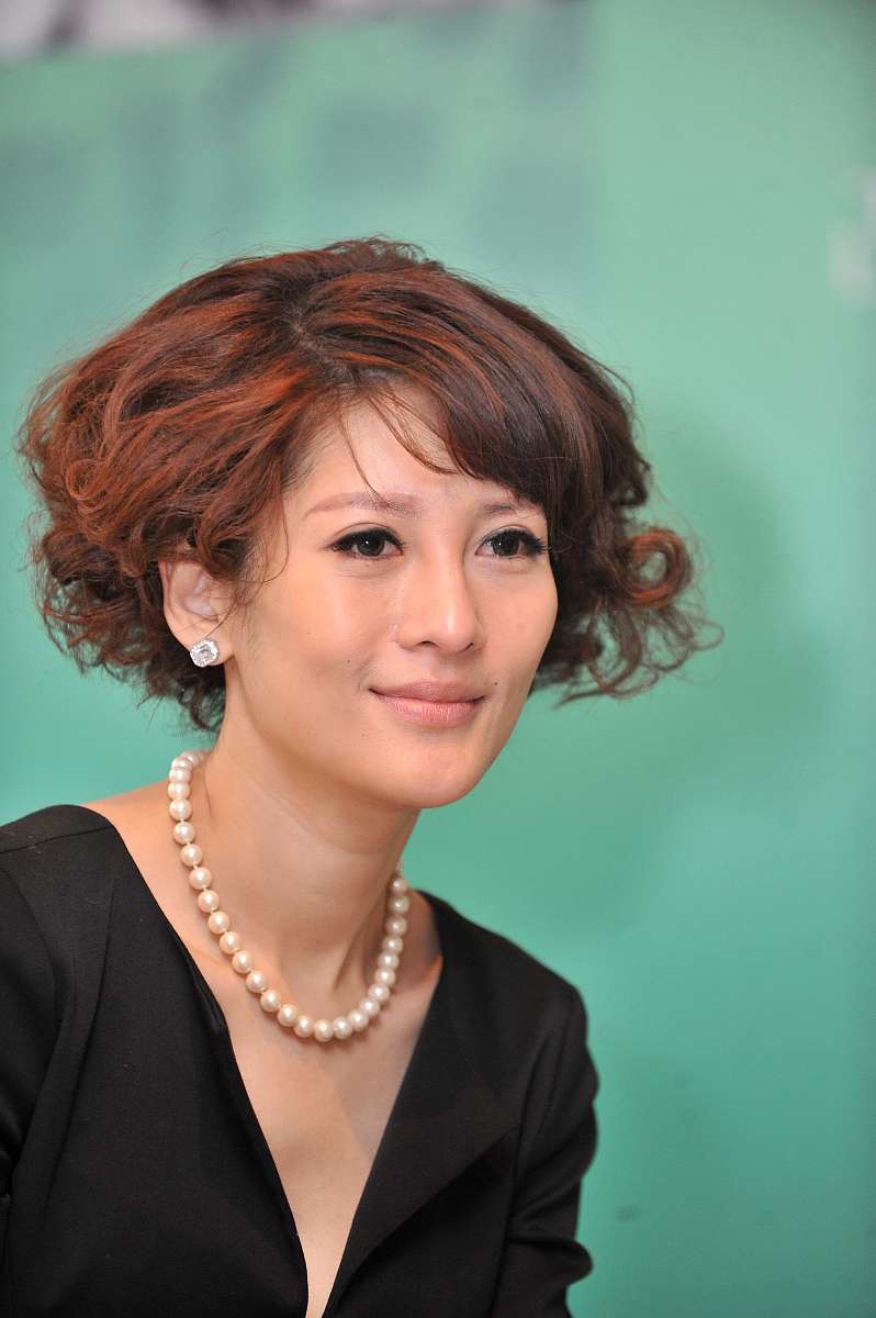2012年2月15日,北京,《穿"动物园"的女编辑》小说首发式举行.***_***