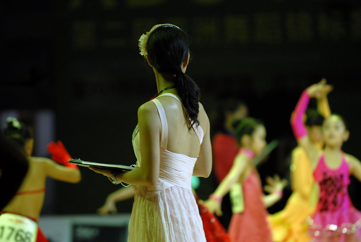 政府购买和备案制教师的优缺点