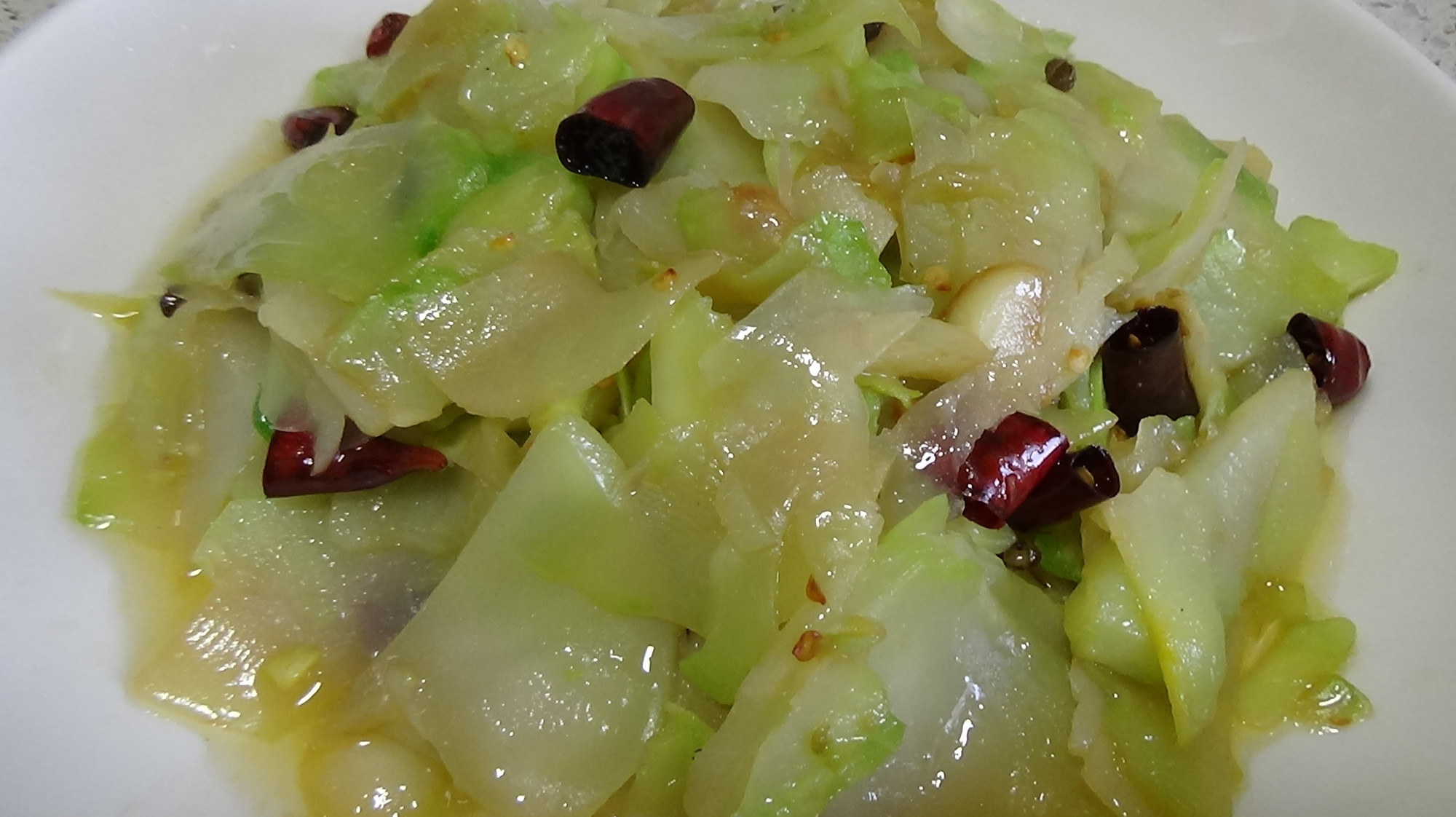 这是一道家常菜,“炝炒菜头”,食材简单,味道却巴适