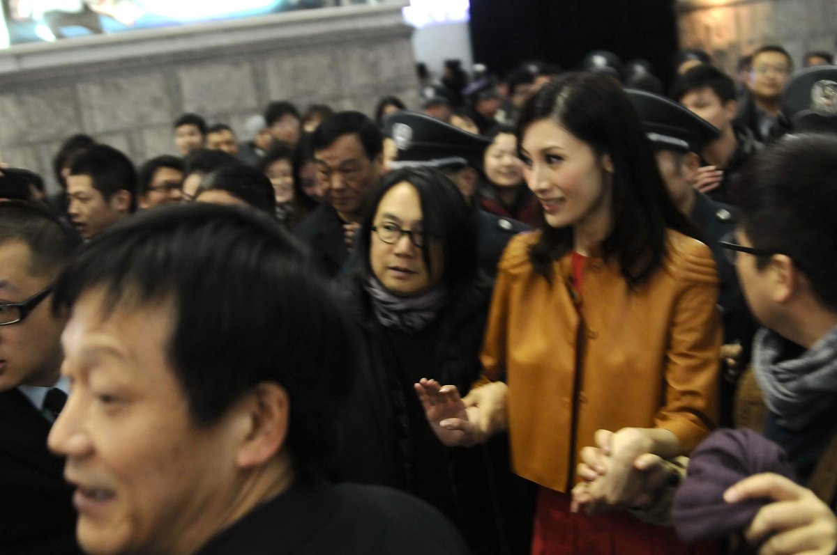 2012年3月10日,上海,李嘉欣现身某商场引起混乱.  ***_***李嘉欣+++_+