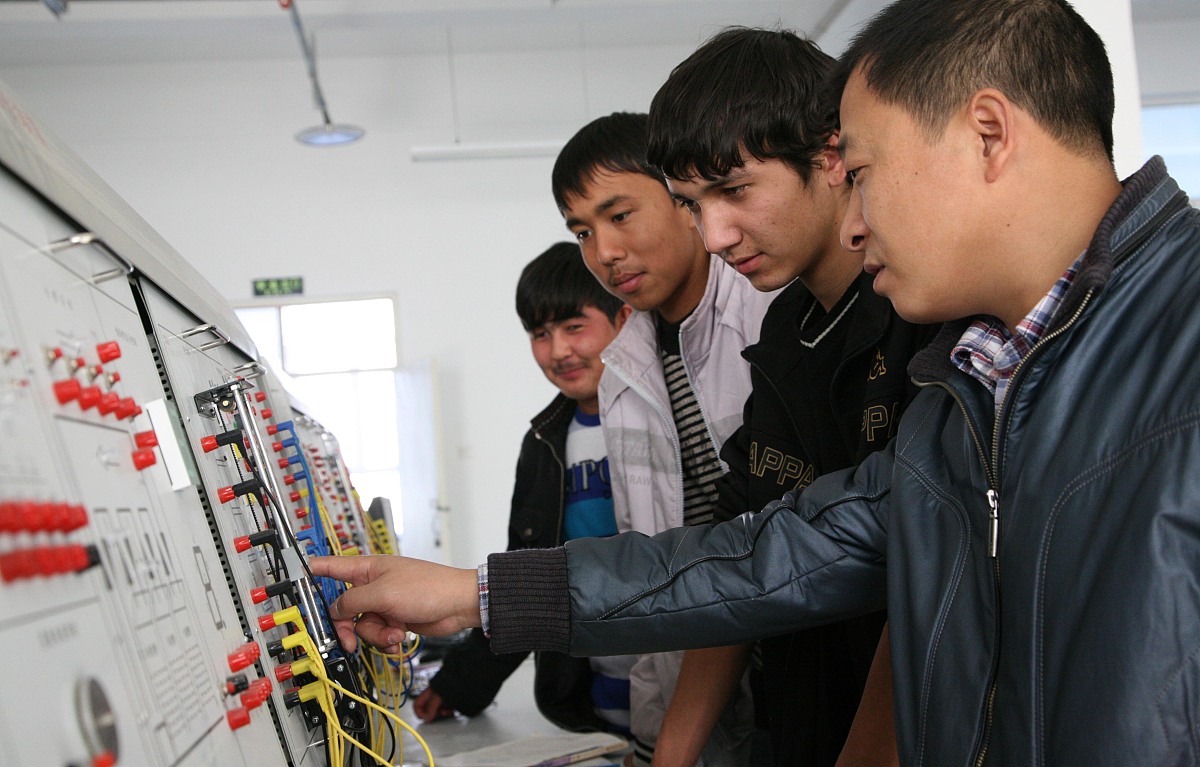 肇庆商贸中等职业学校2023年招生专业：旅游管理、电子商务等