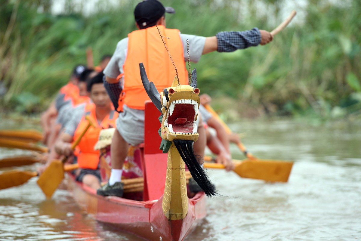 写一写端午节三年级作文可以是自己家过节的过程也可以是节日发生的印象深刻的故事。300字