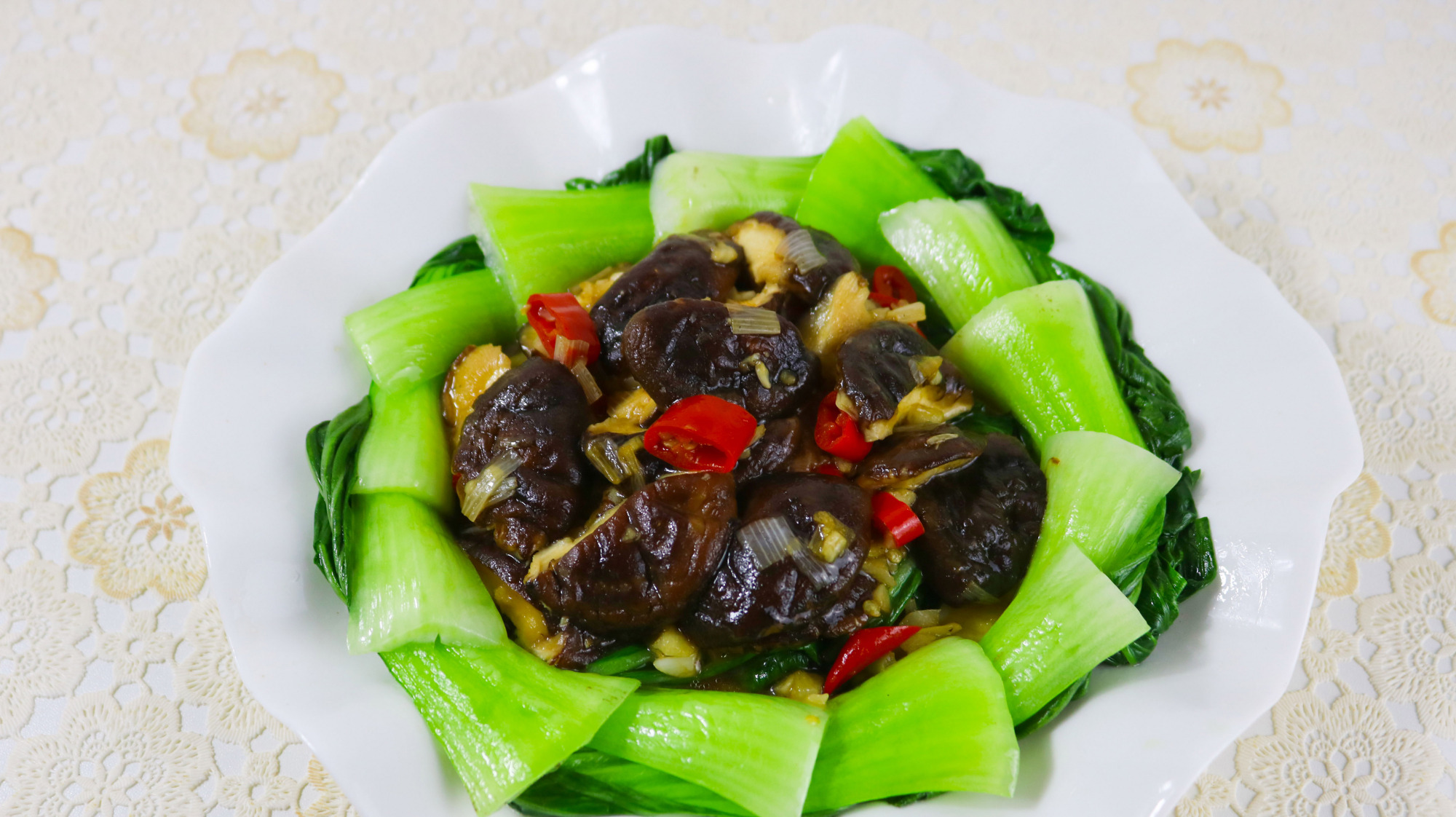 饭店的香菇油菜为什么那么好吃,大厨教你这个技巧,比吃肉都还香