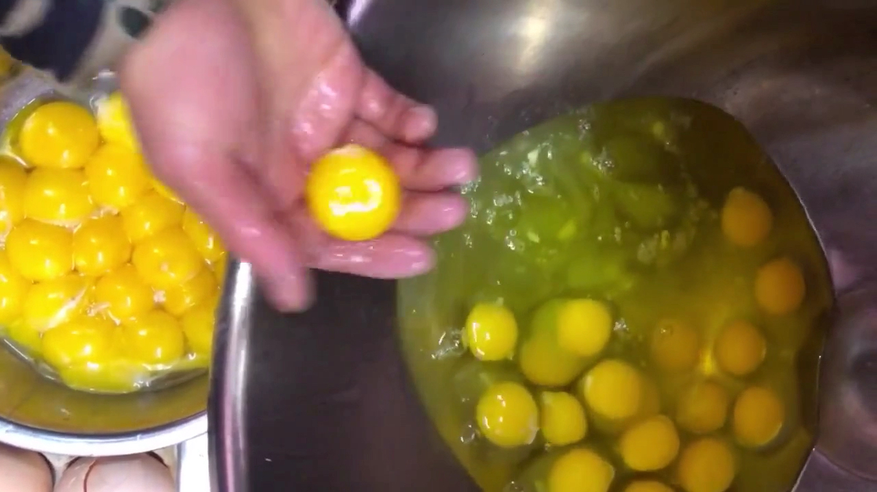 蛋糕店的戚风蛋糕教程,和自己做的果然不一样,难怪口味不同!