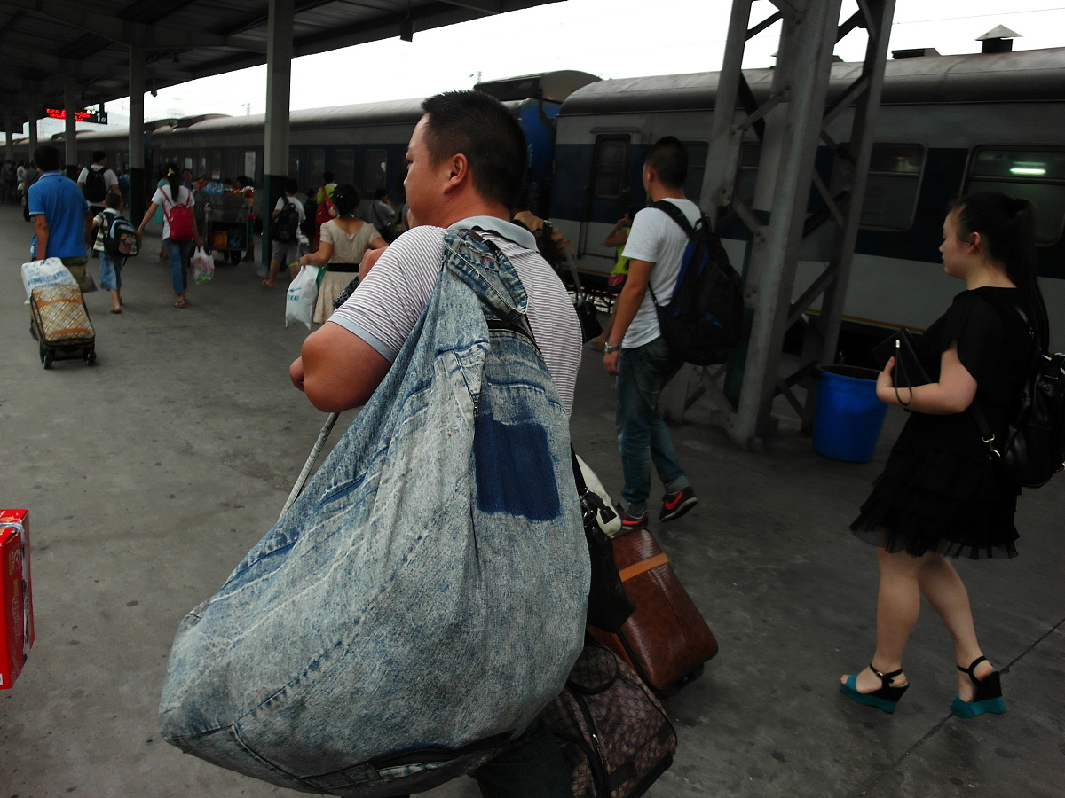 重庆市万州职业教育中心招生办电话：023-68888888 - 报名咨询