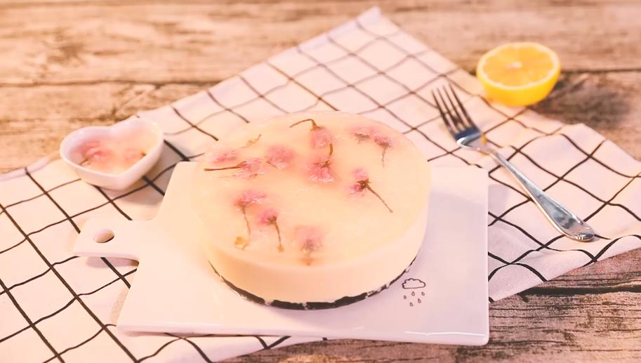 樱花慕斯蛋糕教程:新手也能轻松做,零失败成品太美了!