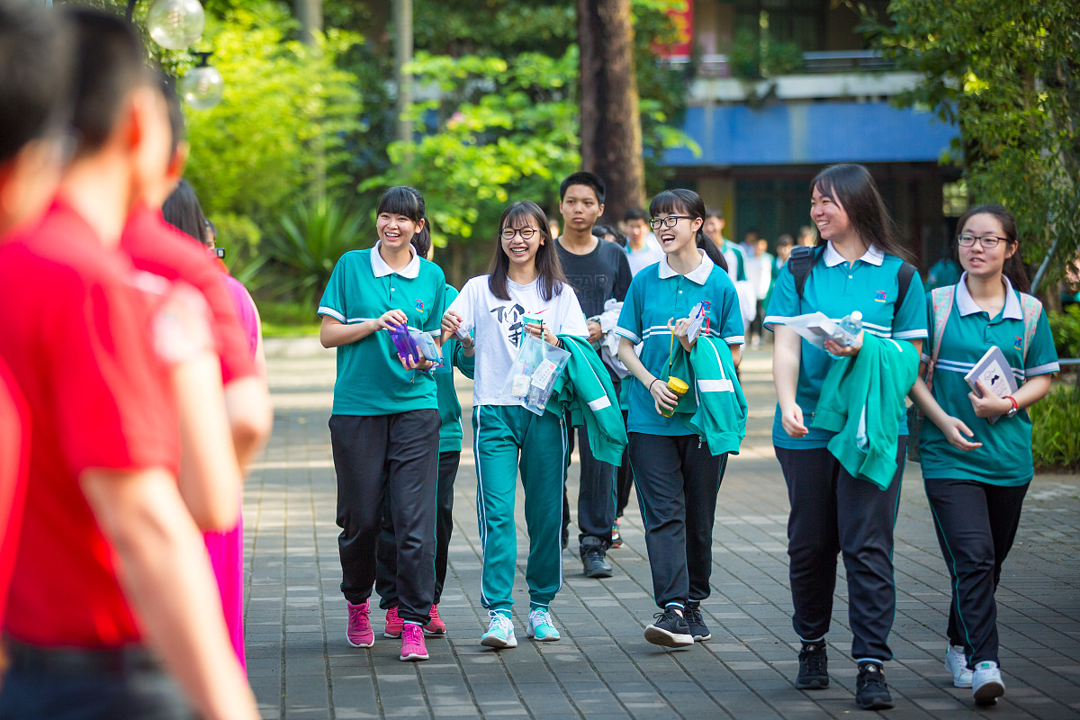 重庆市旅游学校适合男生的专业有些什么
